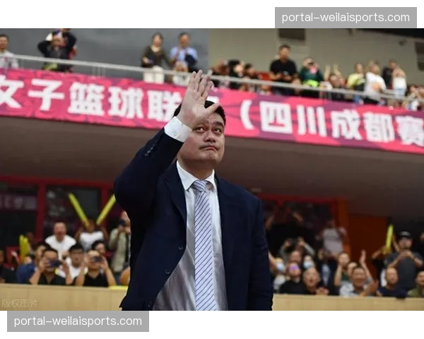 姚明出席篮球进校园活动，强调CBA俱乐部需承担更多青训社会责任